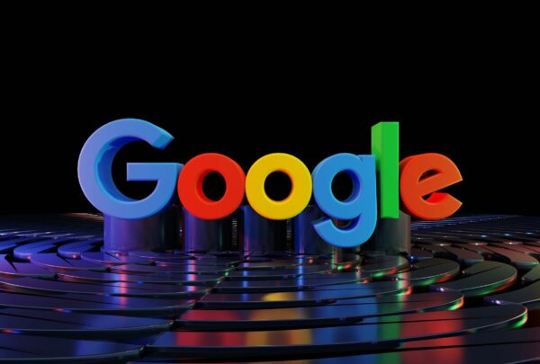 Le jeudi 12 juin 2025, Google a annoncé dans un article officiel de son blog Search Central une décision importante : la suppression progressive de sept types de données structurées dans les résultats de recherche. Objectif ? Simplifier la page de résultats et privilégier les formats à forte valeur utilisateur.